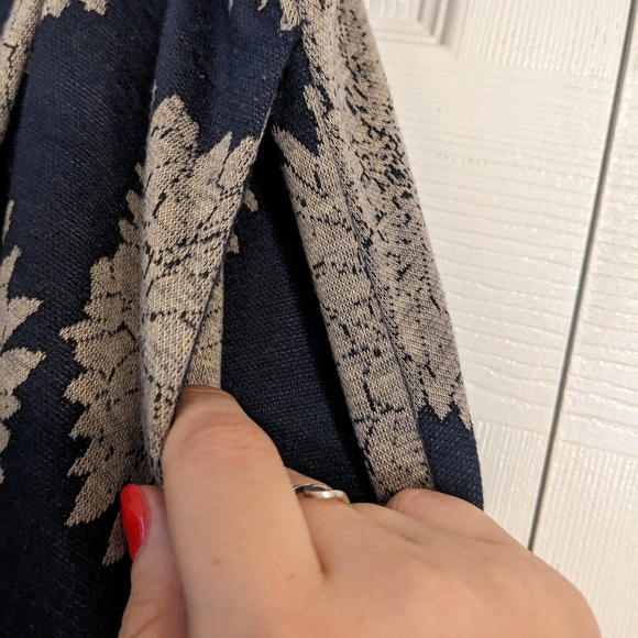 Lularoe Pleated Skirt Dark Navy Blue With Tan Flowers Size Small 6-8 - Picture 4 of 9